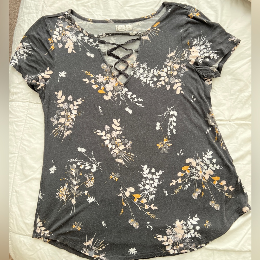 Maurices Lace up Tee-Shirt~Rounded Bottom Hem~Grey Blue w/light floral design